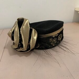 Vintage 1950s wool felt pill box party hat with feathers Kentucky Derby